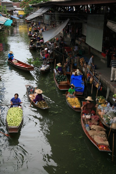Damnoen Saduak floating market