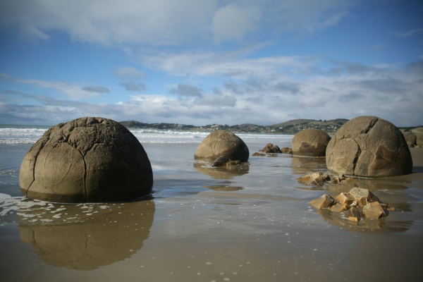 Moeraki boulders