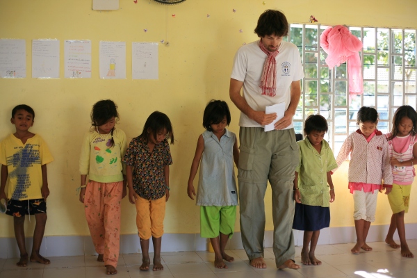 Teaching English by playing