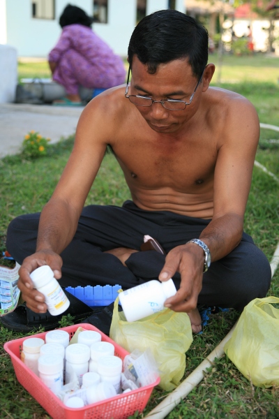 Preparing antiretroviral drugs